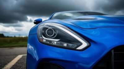 Comment la couleur bleue de votre voiture influence votre exposition aux événements climatiques extrêmes